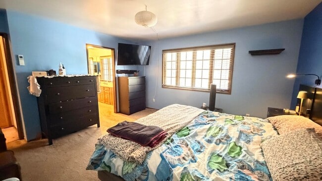 Building Photo - 54061 Linger Ln
