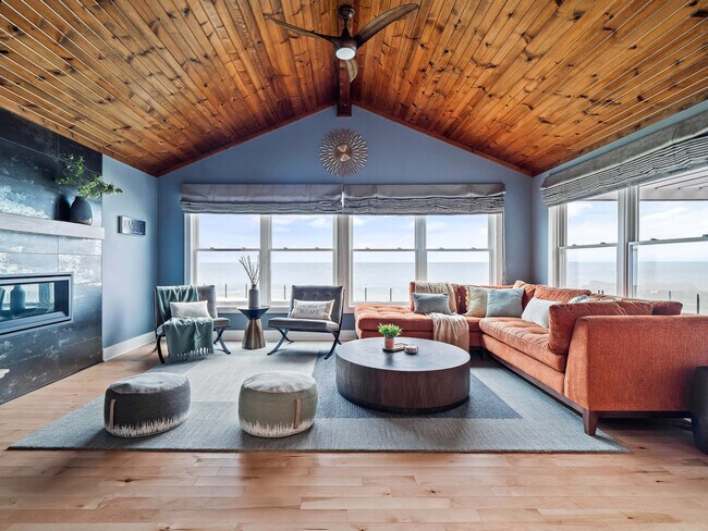 Building Photo - 32414 Lake Rd