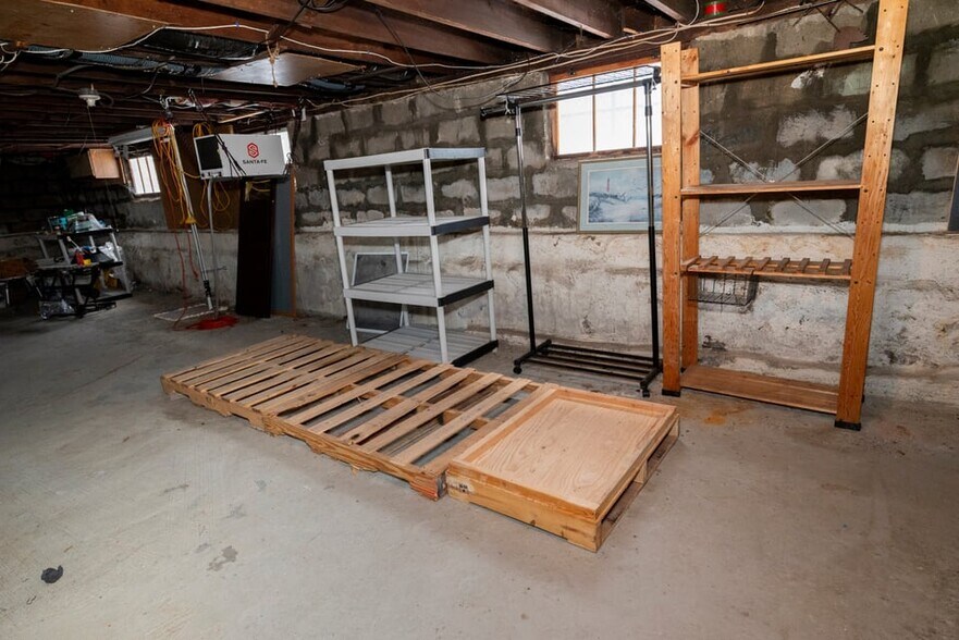 Building Photo - 15 Wheelwright Rd