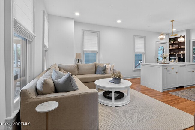 Building Photo - 142 Heck Ave