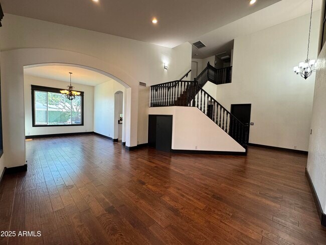 Building Photo - 3201 E Desert Flower Ln