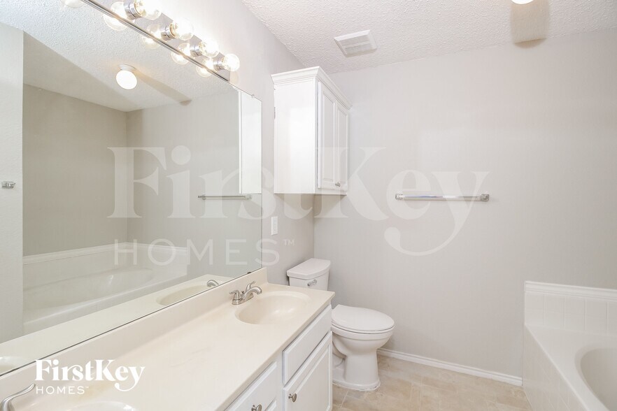 Building Photo - 4917 Stirrup Way