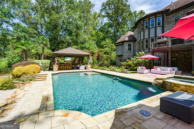 Building Photo - 2210 Spalding Dr