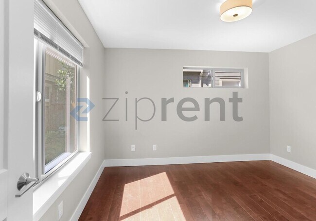 Building Photo - Unit B