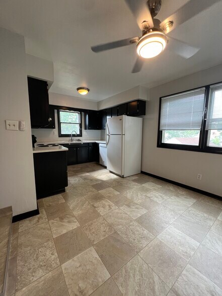 Building Photo - 518 5th St