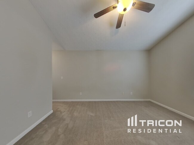 Building Photo - 264 Silver Ridge Dr