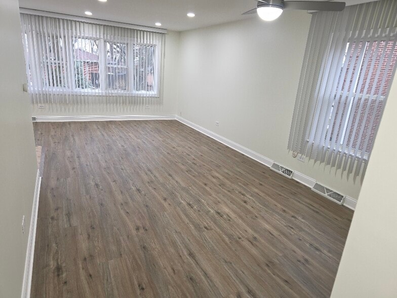 living/dining room - 826 E Capri Dr