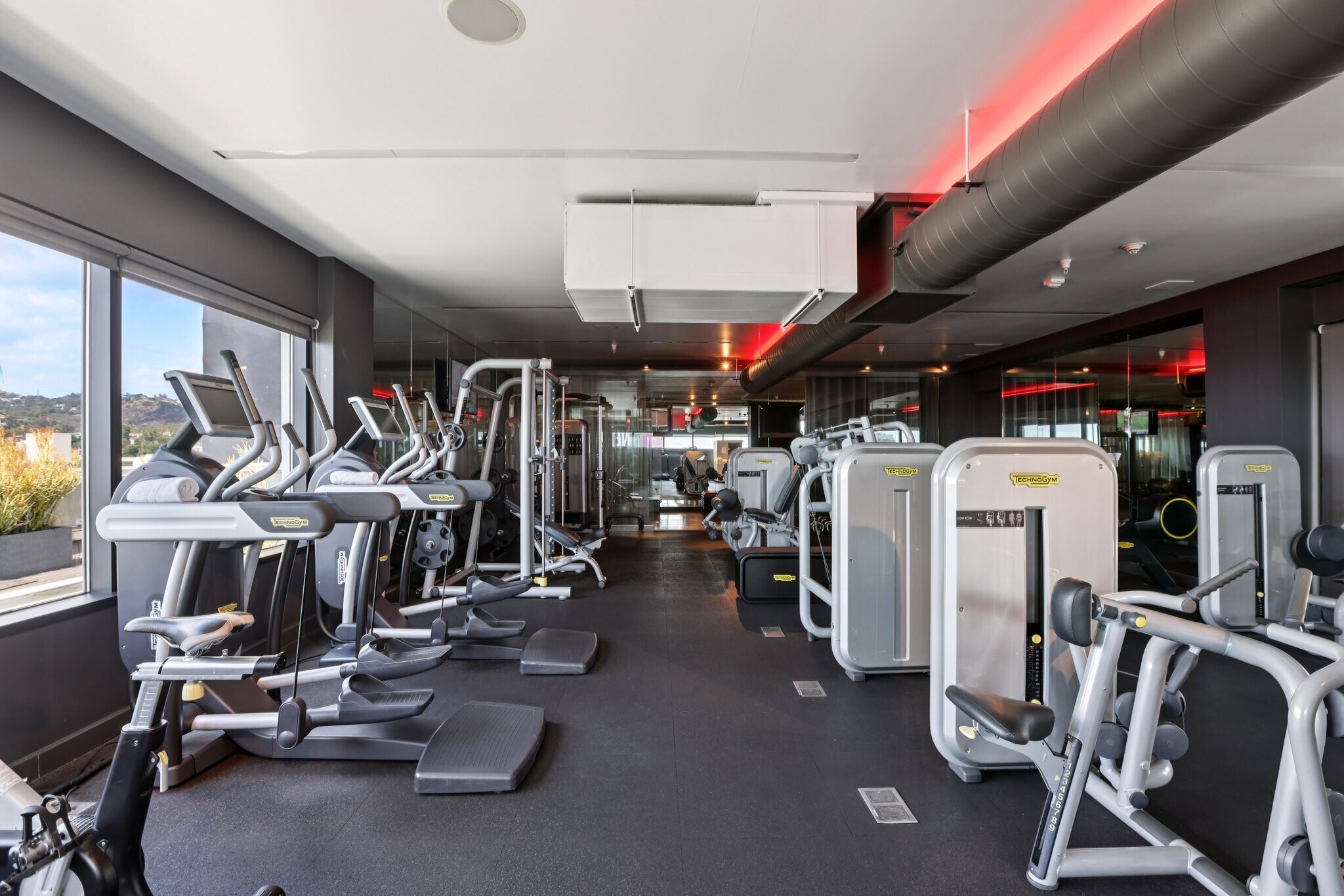 Building Photo - 6250 HOLLYWOOD Blvd