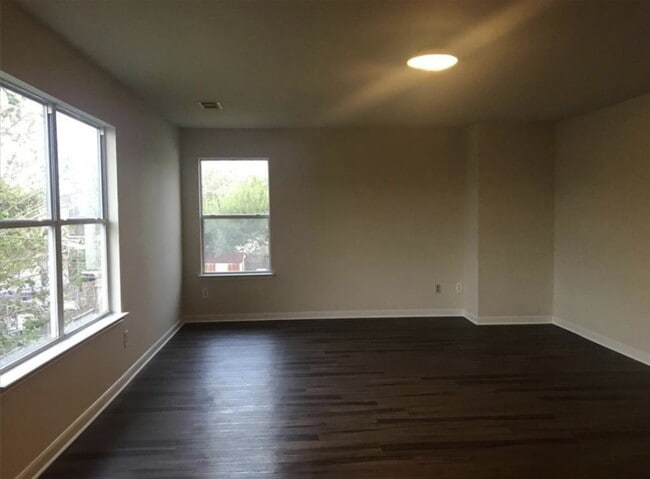 Building Photo - 15522 Miller House Ln