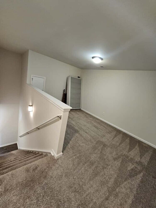 Building Photo - 369 Highline Trl