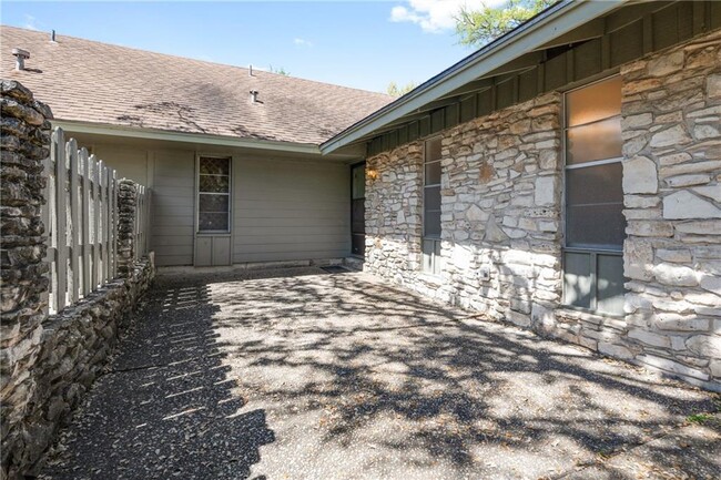 Building Photo - 2100 Rabb Rd