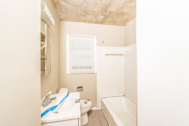Building Photo - “Freshly Renovated 3BR w/ Fenced Yard – Pe...