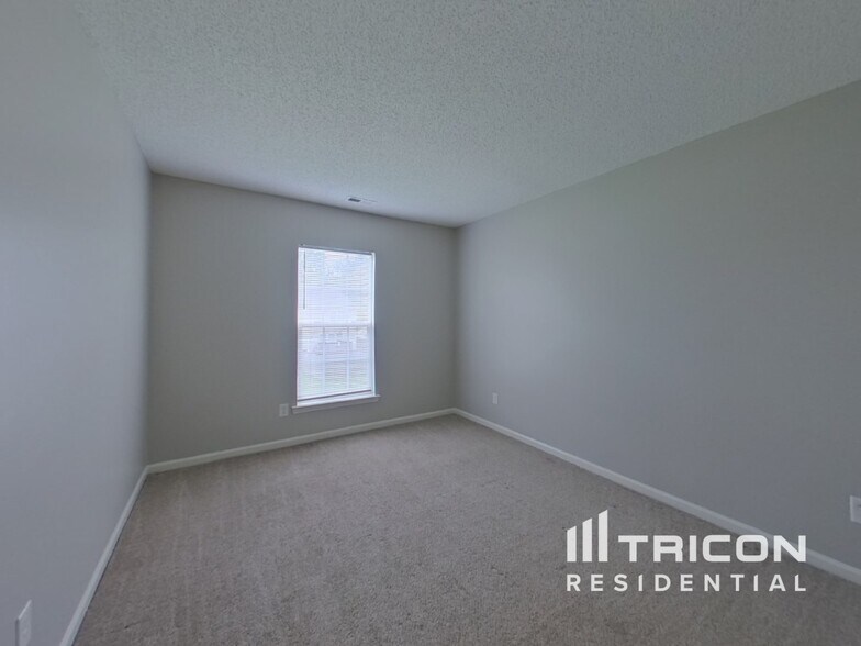 Building Photo - 5203 Holbert Cir