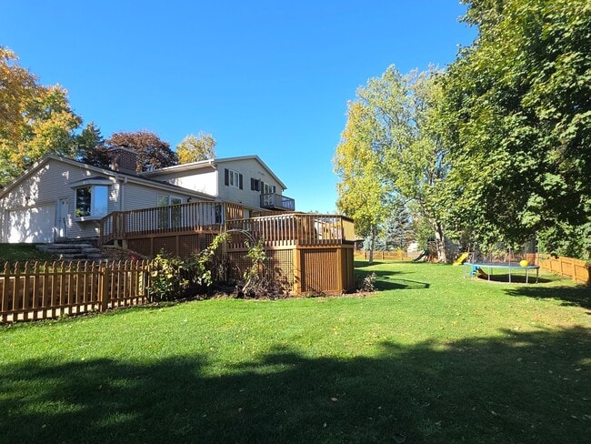 Building Photo - Updated 4 bedroom home in Merton