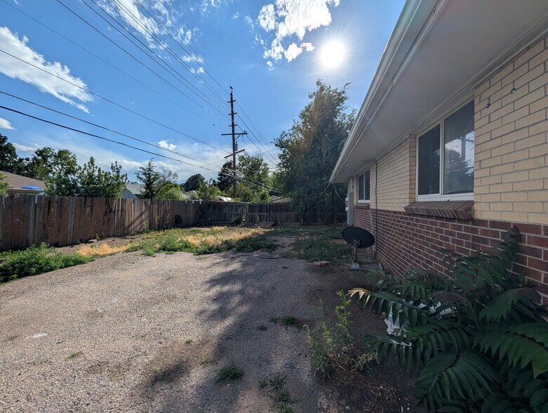 Building Photo - 12800 E 13th Pl