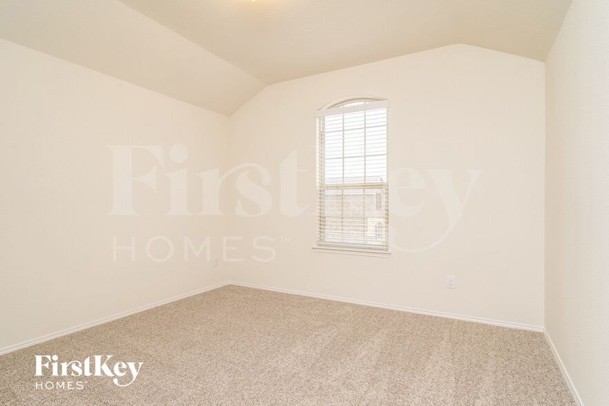 Building Photo - 1045 N Churchill Dr