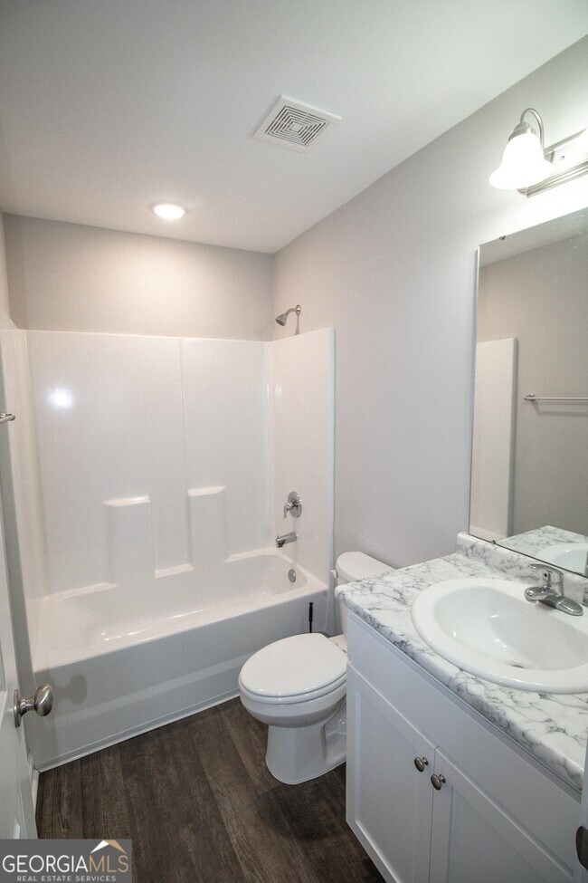 Building Photo - 107 Callaway Cres