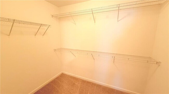 Building Photo - 1902 Dilcrest Dr