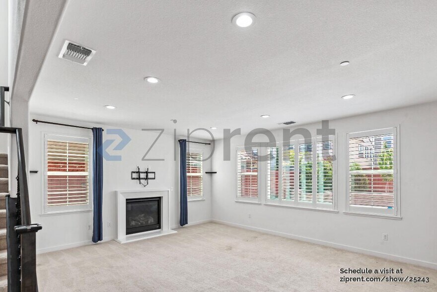 Building Photo - Unit
