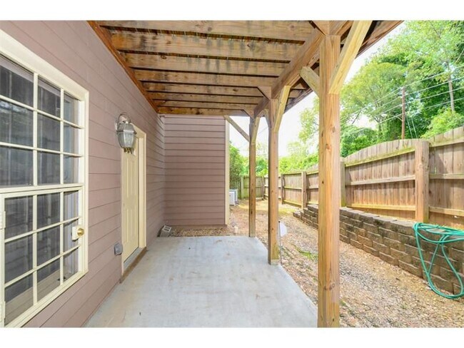 Building Photo - 1079 Marietta Blvd NW