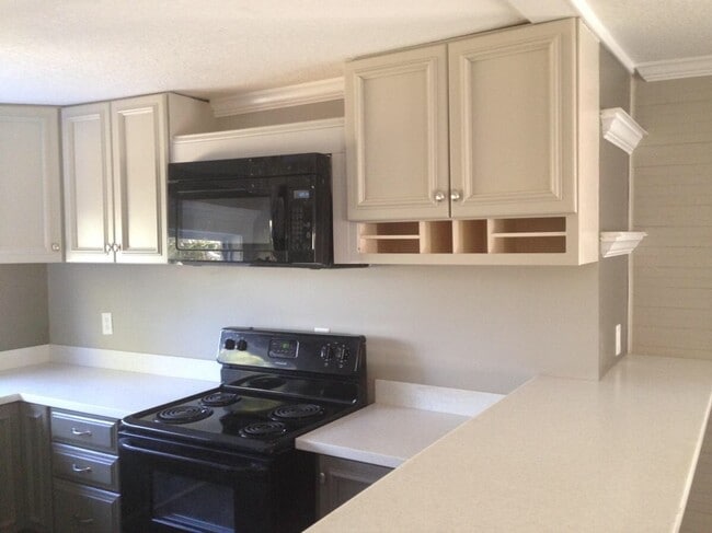 Building Photo - 2 bedroom 1 bathroom home located in Glenn...