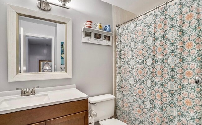 Building Photo - 980 Breakwater Dr