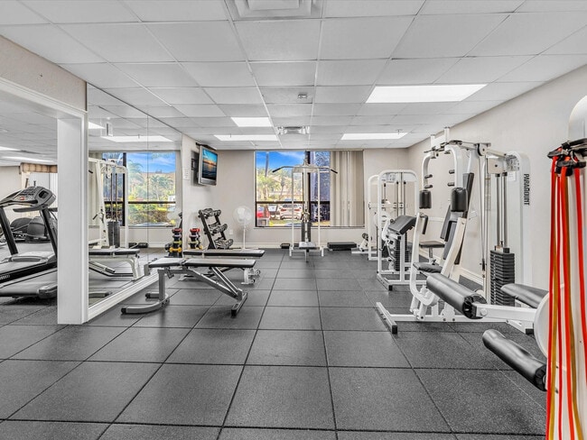 Building Photo - 5087 Oakhill Ln