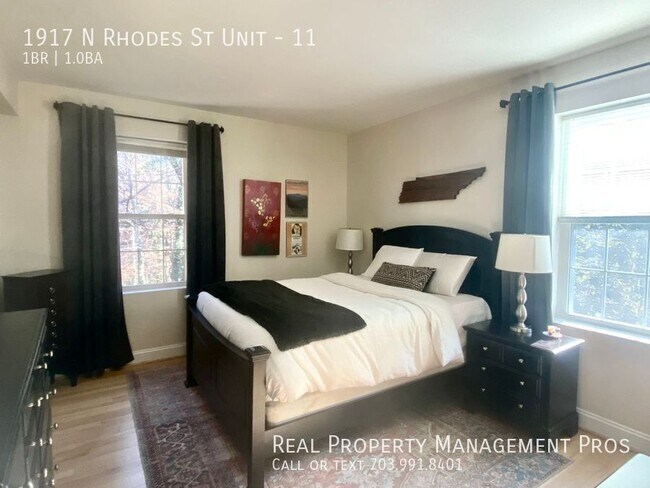 Building Photo - Rare Sun-Drenched Courthouse Metro End Unit!