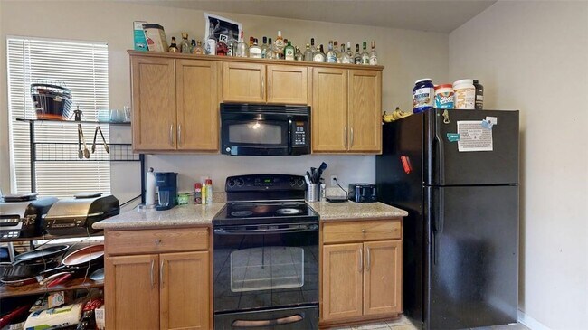 Building Photo - 2933 McLaren Dr