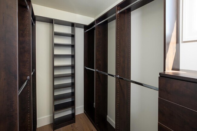 Building Photo - 164 Waverley St