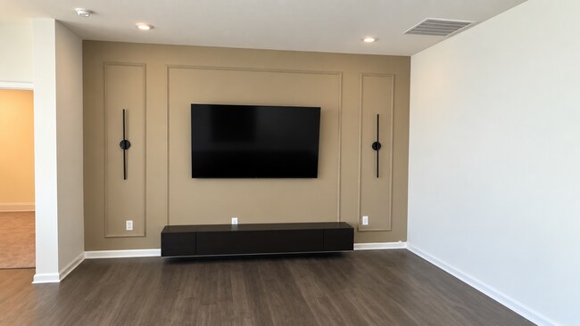 Building Photo - 635 Blackrock Dr
