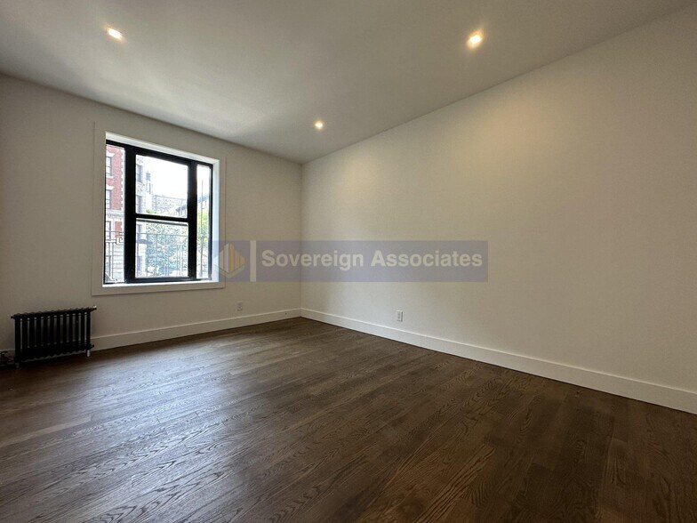 Primary Photo - 45 Tiemann Pl