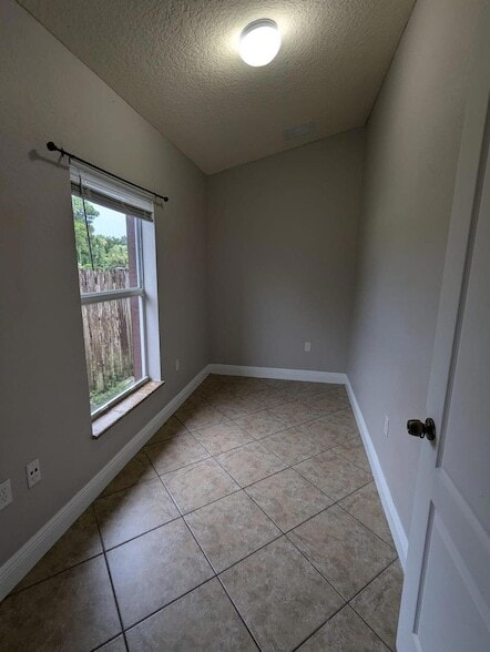 Building Photo - 4910 Cambridge St