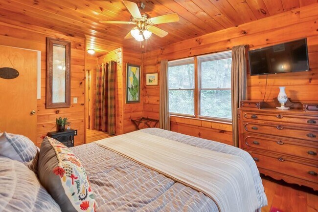 Building Photo - 9 Briar Creek Rd