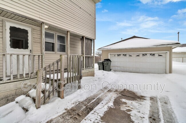 Building Photo - 101 Miller St