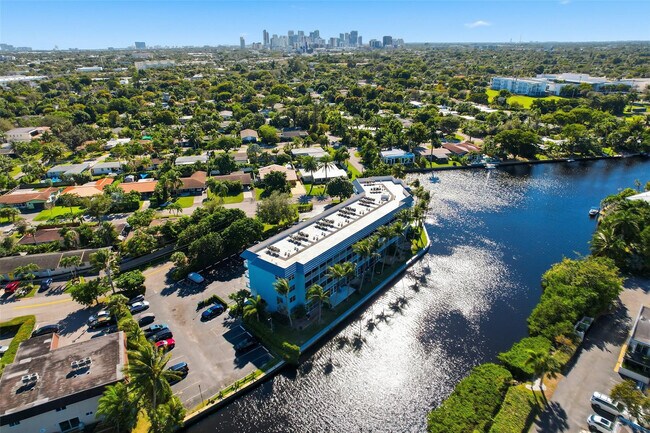 Building Photo - 801 NE 18th Ct