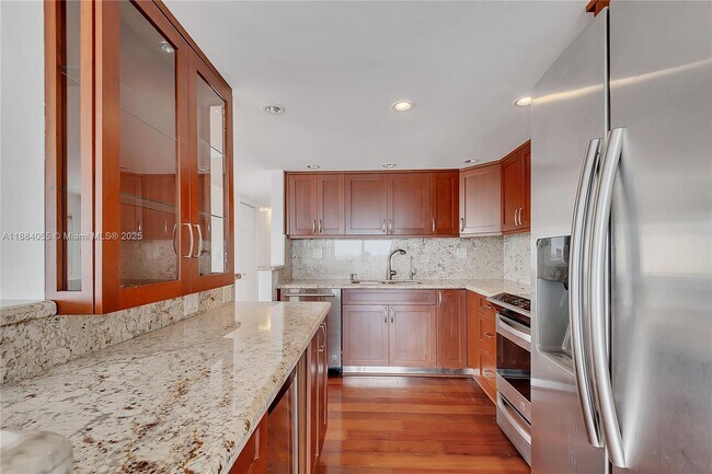 Building Photo - 5415 Collins Ave