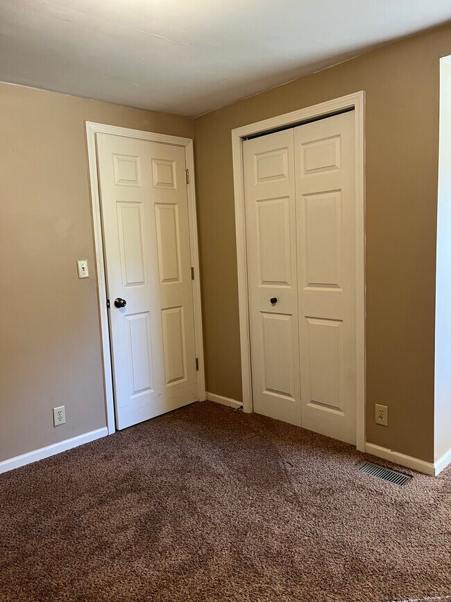 Building Photo - 1035 IN-25