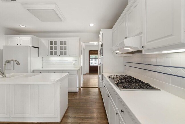 Building Photo - 2151 Radcliffe Dr NW