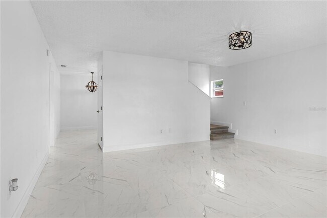 Building Photo - 421 Rollins Dr