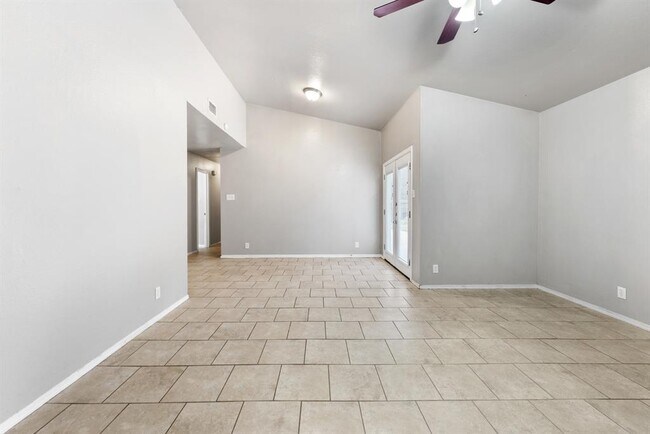 Building Photo - 10 Rawhide Cir
