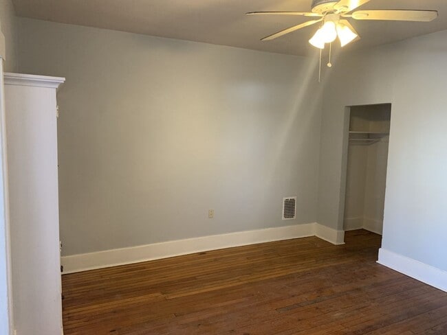 Building Photo - Great property in Morningside!