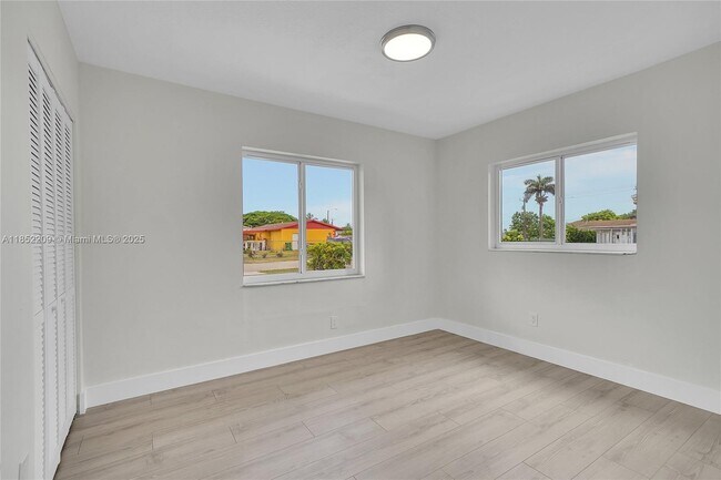 Building Photo - 14312 SW 110th Ave