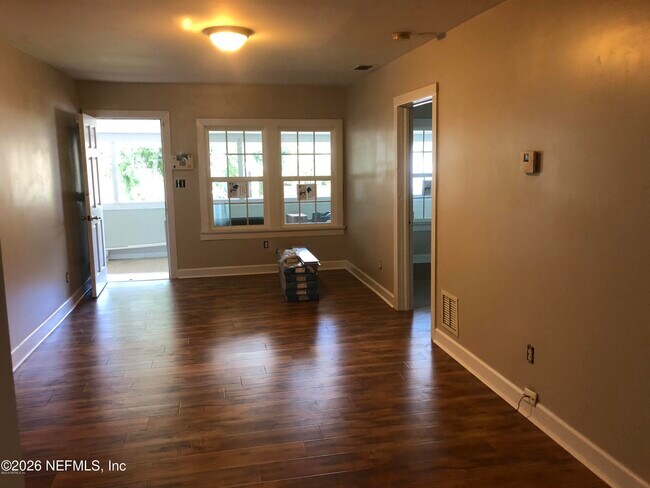 Building Photo - 925 Phillips St