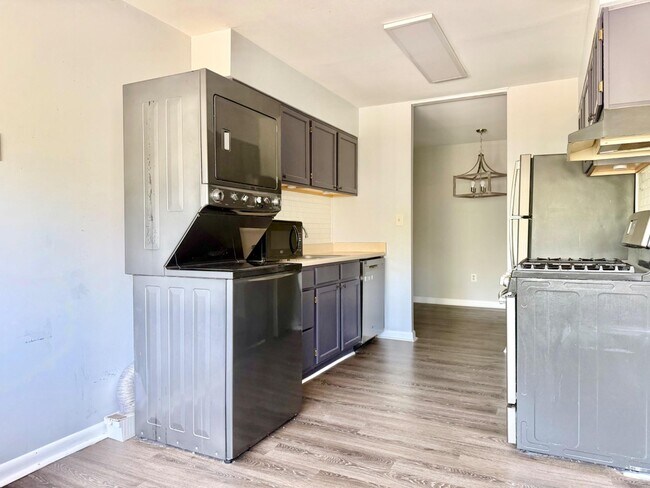 Building Photo - 140 Royal Oak Dr