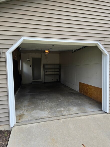 Garage - 2129 Country Ln