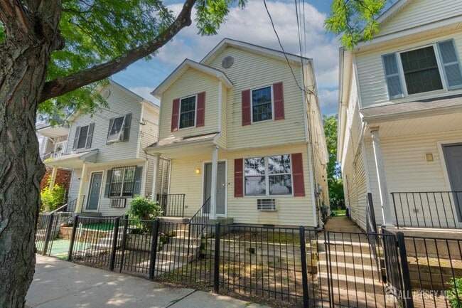 Building Photo - 103 Dwight St
