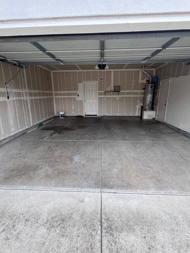 Building Photo - LOVELY 3 BEDROOM HOUSE IN NEWER SUBDIVISION!!