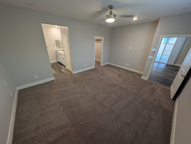 Building Photo - 1039 Forest Falcon Dr