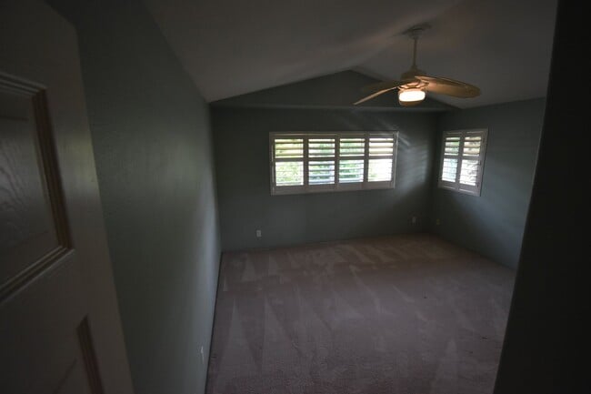 Building Photo - UNFURNISHED 3/2 PRIVATE HOME WITH OCEAN VIEW! AVAILABLE NOW!